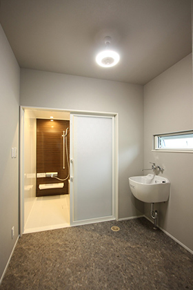 浴室 - 太陽光と蓄電池を設置したテクノストラクチャー工法の平屋 津曲工業
