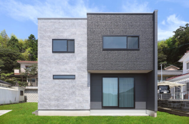 モノトーンで魅せるホテルライクな20帖超の大空間リビングがある大人モダンハウス - 津曲工業 - 外観