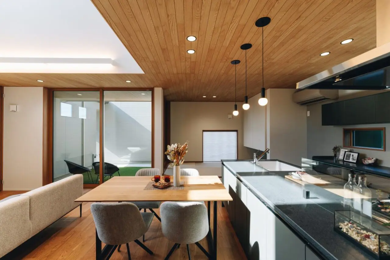 姶良市三拾町にて「プライベート中庭のある34坪2階建て」のモデル