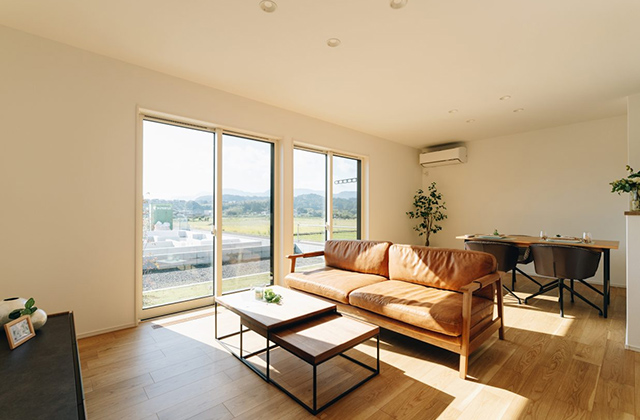 LDK - ヴェールガーデン姶良No.7モデルハウス 平屋 3LDK+WIC「機能美に満ちたシックな切妻屋根の家」(姶良市) - ヤマサハウス