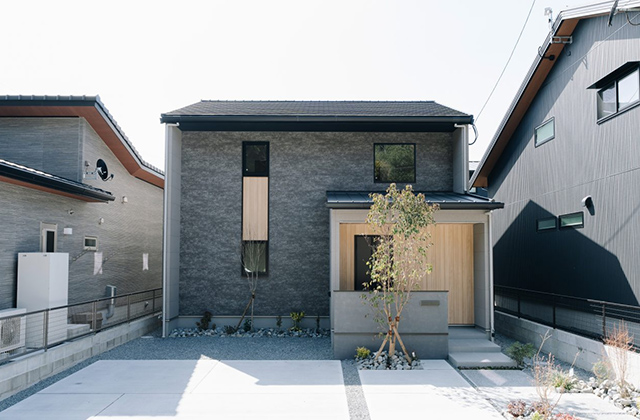 ひがし皇徳寺NO.25モデルハウス 4LDK+2WIC「深い軒と吹き抜けの光あふれるモダン邸宅」(鹿児島市) - ヤマサハウス