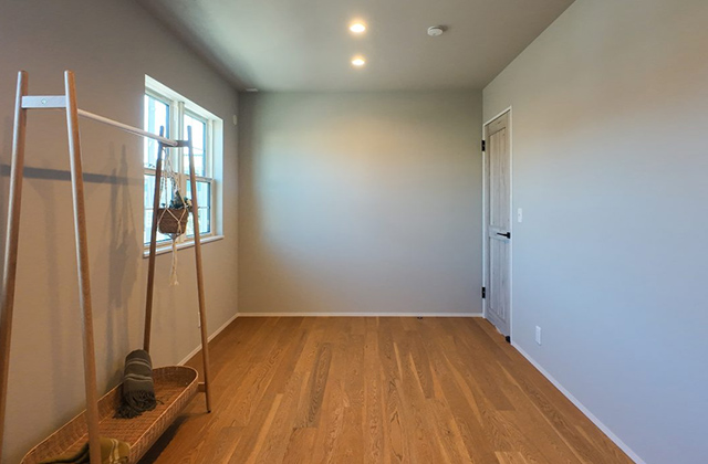 洋室 - フレアージュ真孝2期No.3モデルハウス【LATTE】平屋 3LDK+WIC+小屋裏収納「アーチ型のポーチと格子窓が彩る家」(霧島市) - ヤマサハウス