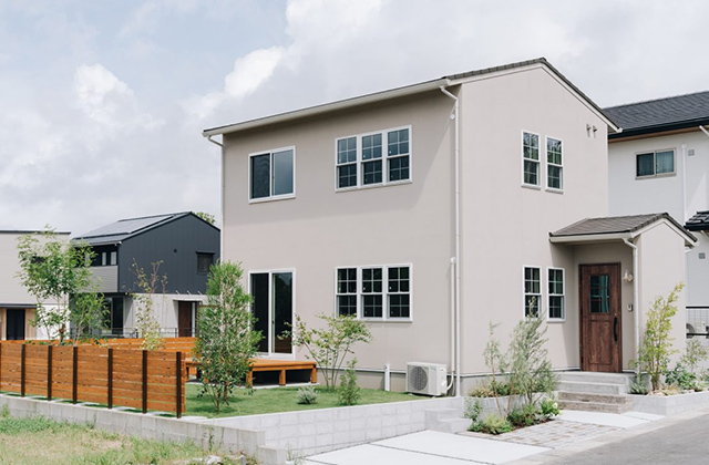 吉野(西菖蒲谷)モデルハウス【LATTE】2階建て 3LDK+WIC「格子窓が美しい北欧ナチュラルの家」(鹿児島市) - ヤマサハウス