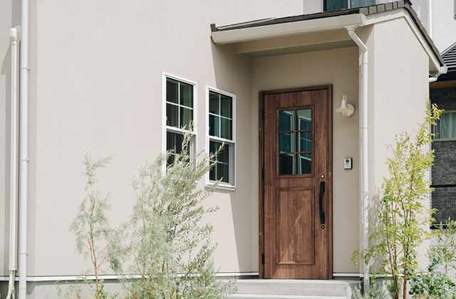 玄関 - 吉野(西菖蒲谷)モデルハウス【LATTE】2階建て 3LDK+WIC「格子窓が美しい北欧ナチュラルの家」(鹿児島市) - ヤマサハウス