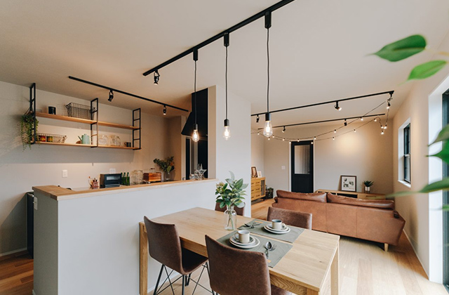 LDK - ウエストヒルズ郷の杜3期No.4 NOIRモデルハウス 平屋 3LDK+WIC「グレーと木目の大人カフェモダンの家」(鹿屋市) - ヤマサハウス