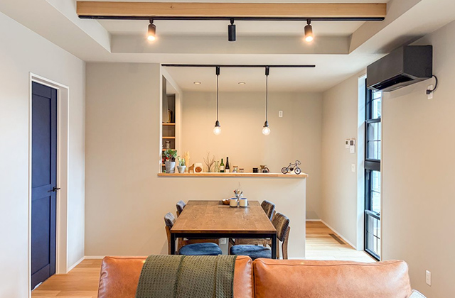 ダイニング・キッチン - ローズガーデン平松モデルハウス【NOIR】平屋 3LDK「柔らかなベージュに包まれるカフェスタイルの家」(姶良市) - ヤマサハウス