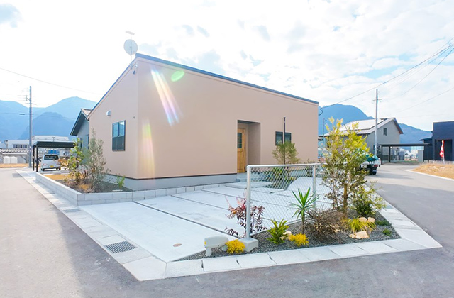 外構 - ローズガーデン平松モデルハウス【NOIR】平屋 3LDK「柔らかなベージュに包まれるカフェスタイルの家」(姶良市) - ヤマサハウス