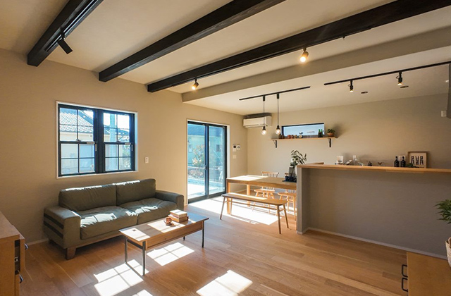 LDK - フレアージュ真孝2期No.4モデルハウス【NOIR】平屋 2LDK+WIC+小屋裏収納「アンティークモダンな格子窓の家」(霧島市) - ヤマサハウス