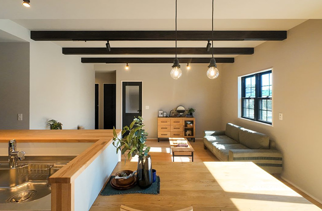 LDK - フレアージュ真孝2期No.4モデルハウス【NOIR】平屋 2LDK+WIC+小屋裏収納「アンティークモダンな格子窓の家」(霧島市) - ヤマサハウス