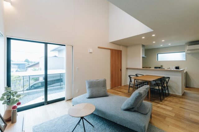 吉野東モデルハウス「桜島を望む吹抜リビングとタイルテラスの2階建て」(鹿児島市)