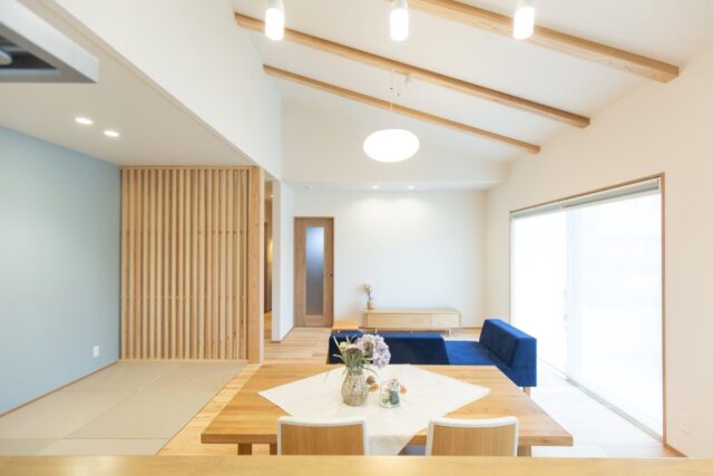 肝属郡東串良町にて「玄関からリビング空間と水回り空間、どちらへもいける住みやすい平屋」の完成見学会【12/13-19】