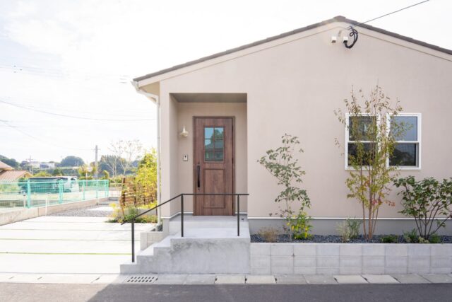 鹿屋市旭原町にて「塗り壁風×木目でやさしい外観の家」の完成見学会【1/5-12】