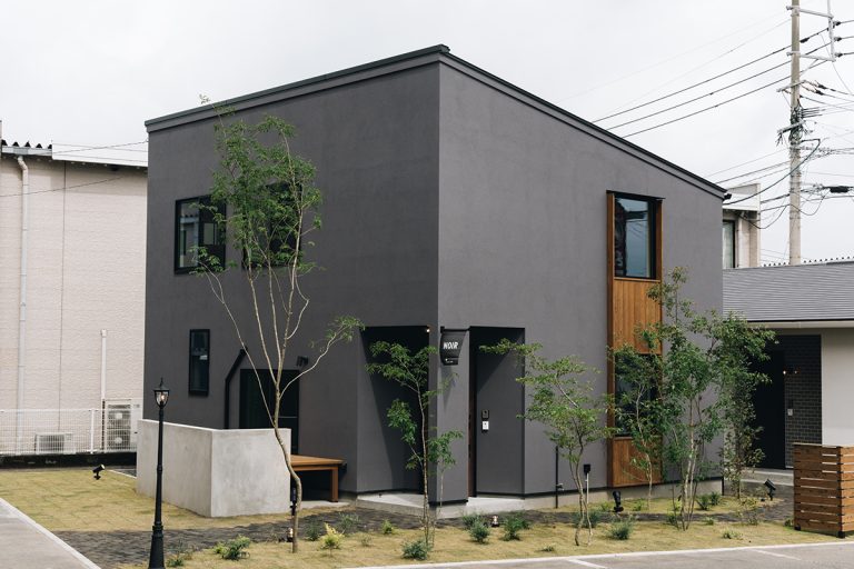 曽於市末吉町にて「KULASIC HOME NOIR 29坪2階建て」の完成見学会【12/1-14】